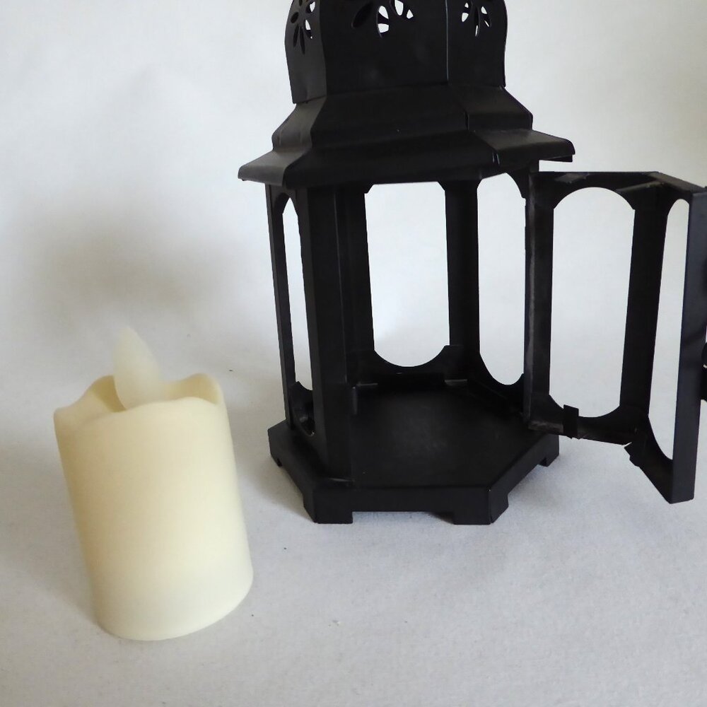 NEW 16” GOTHIC HALLOWEEN SKELETON ARM HOLDING METAL LANTERN CANDLE SCULPTURE - Picture 10 of 14
